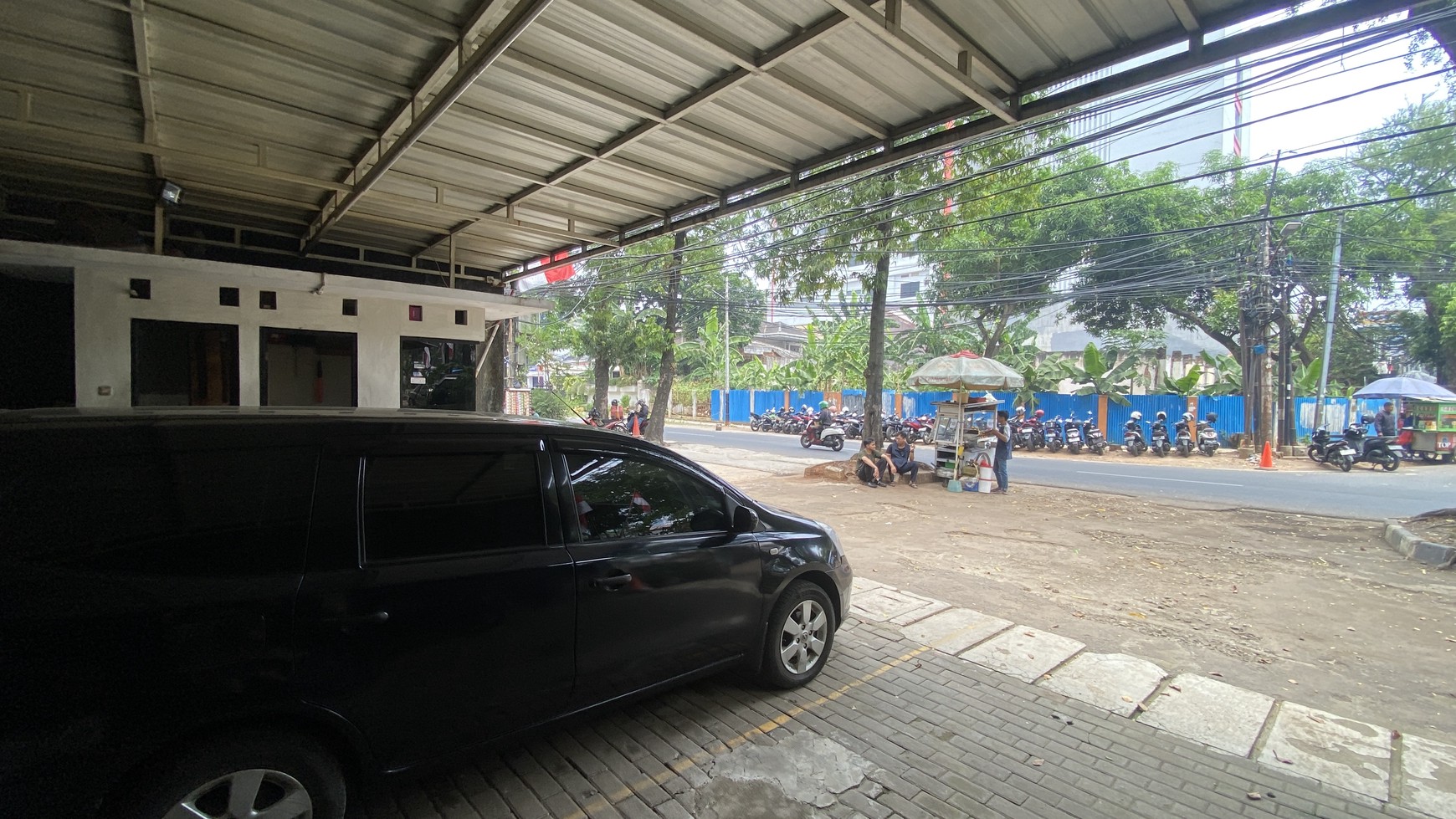 Bangunan 3,5 lantai cocok untuk kantor, salon atau klinik