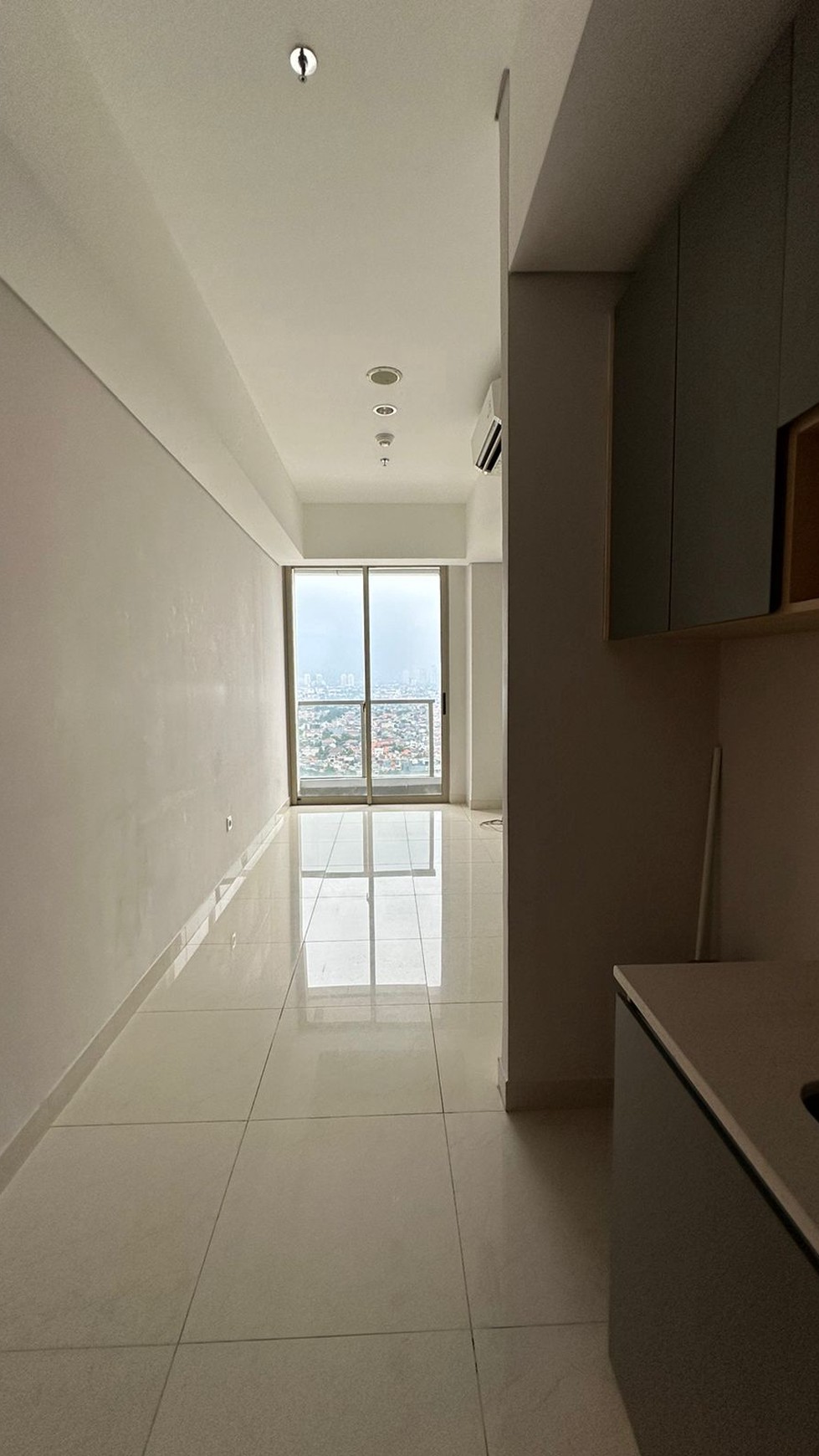 Dijual Taman Anggrek Residence 2BR, Tower Calypso , Semi Furnished