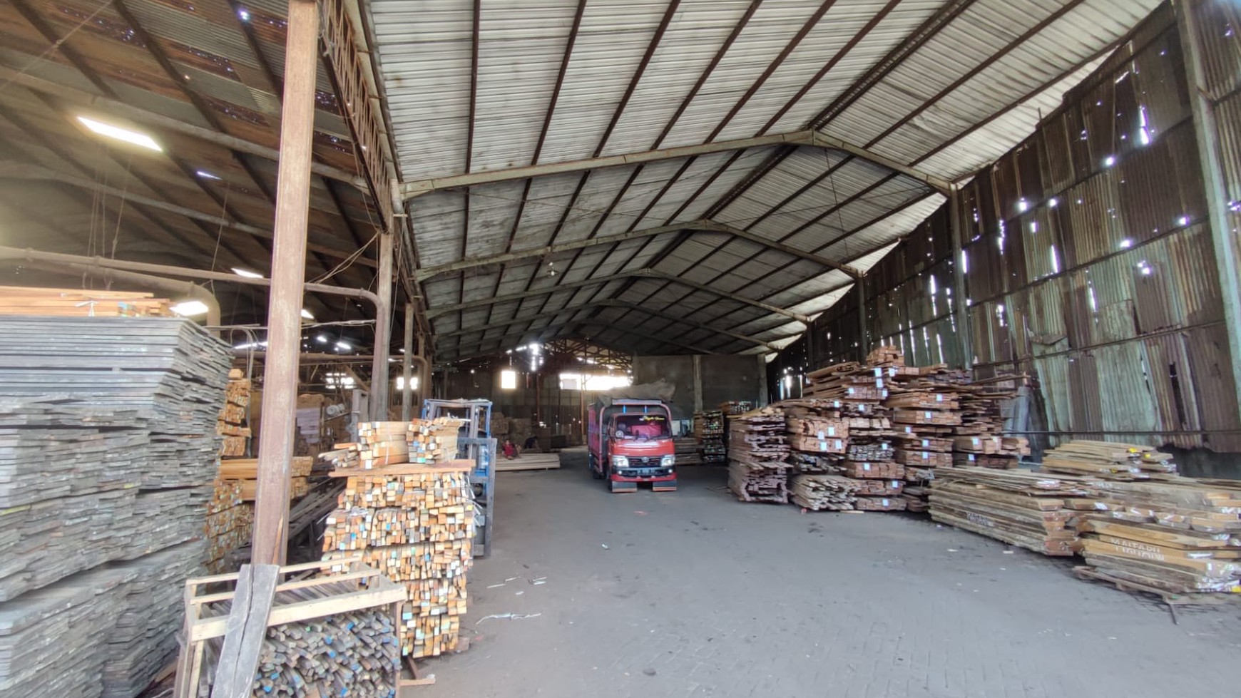 DIJUAL GUDANG KAYU Jl. TANJUNG SARI - SURABAYA