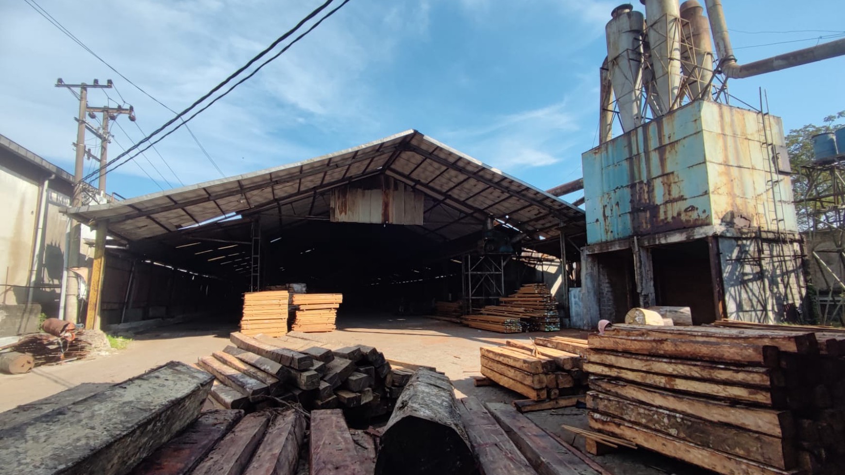 DIJUAL GUDANG KAYU Jl. TANJUNG SARI - SURABAYA