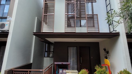 Rumah 3 lantai Greenwich Park, Cluster Whelford BSD City