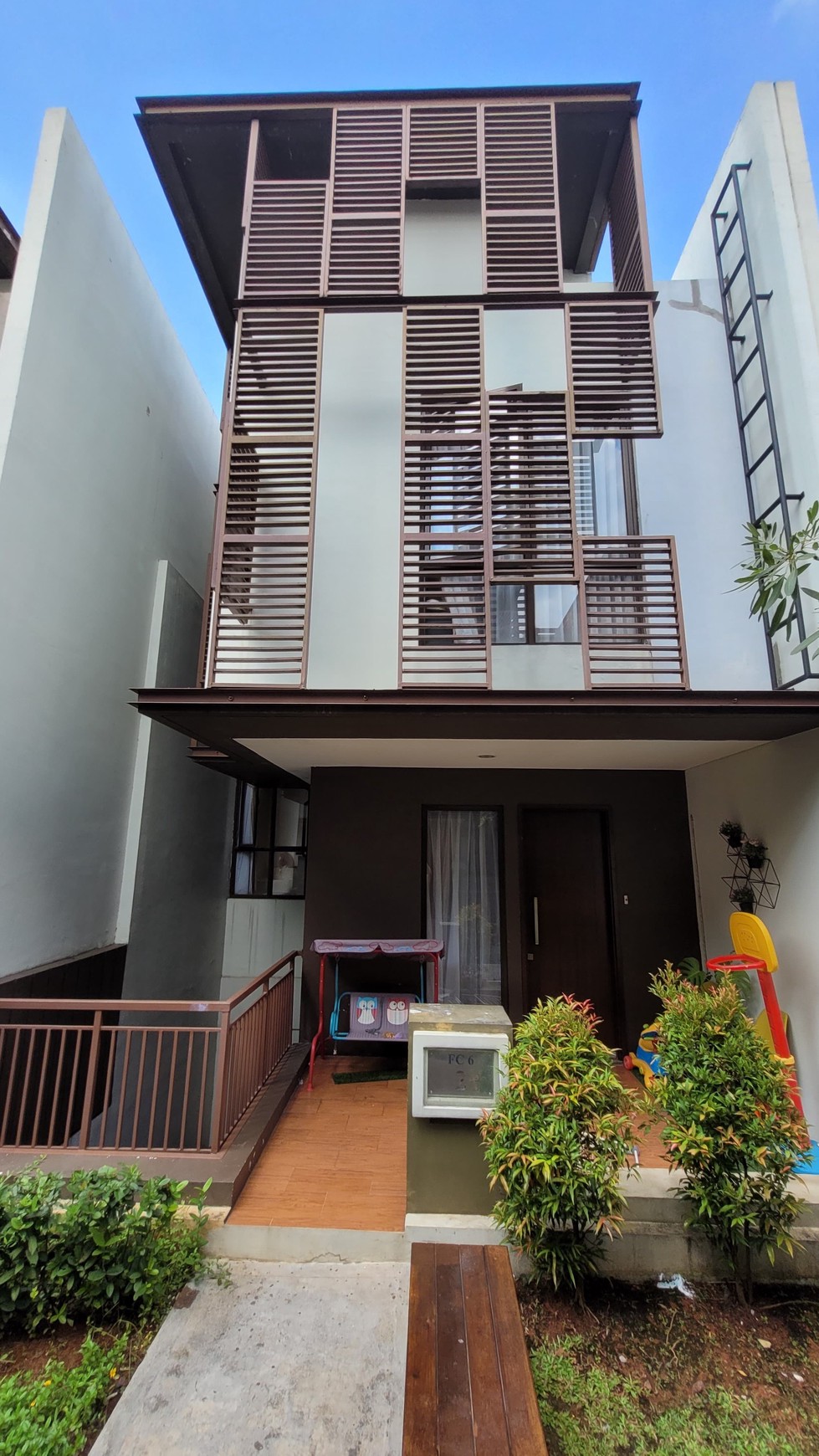 Rumah 3 lantai Greenwich Park, Cluster Whelford BSD City