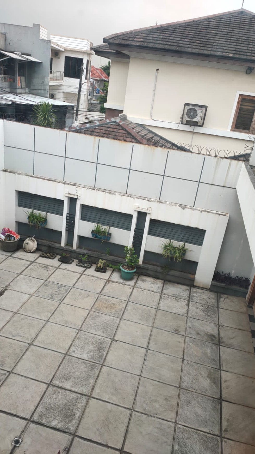 Rumah halam luas dan nyaman, dengan kolam renang pribadi di dalamnya di Bintaro.