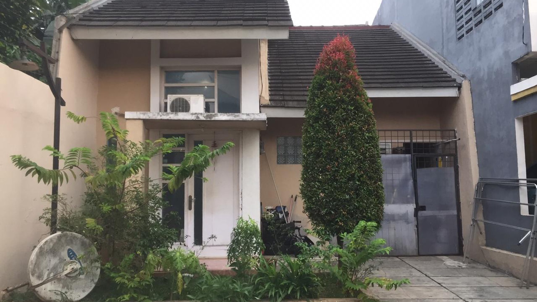 Rumah siap huni di Ciater Serpong Tangerang selatan.