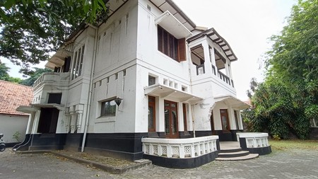 Dutch Herritage House nol jalan raya Darmo Surabaya Strategis