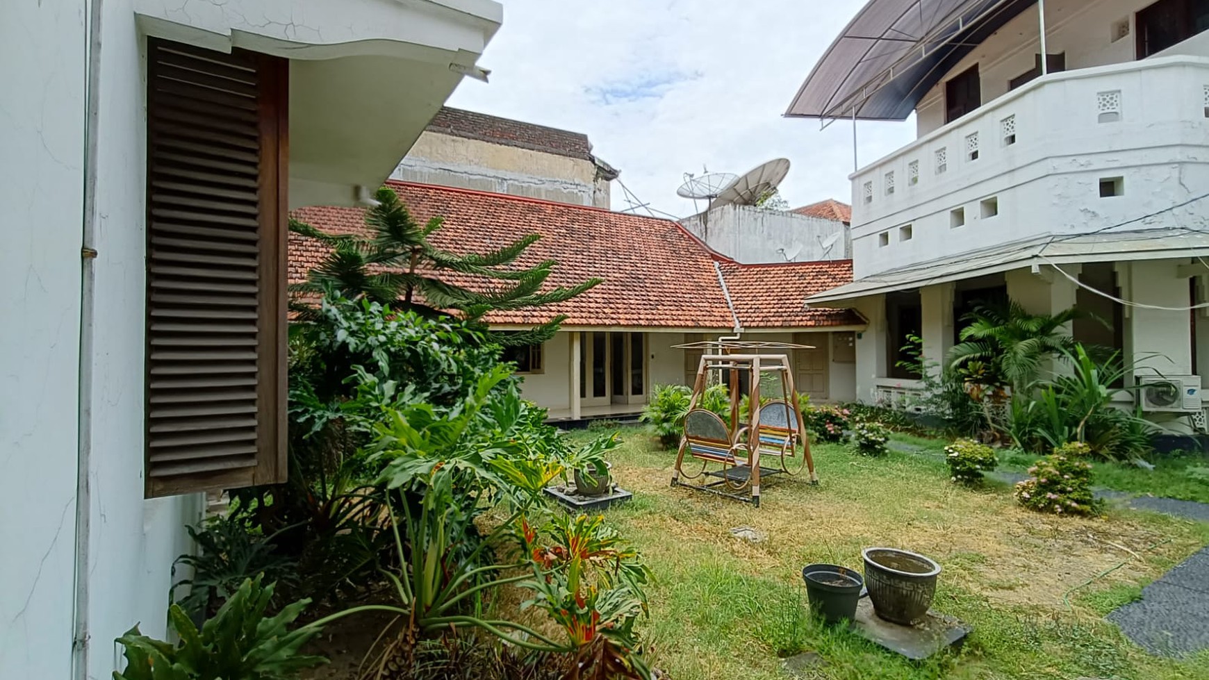 Dutch Herritage House nol jalan raya Darmo Surabaya Strategis