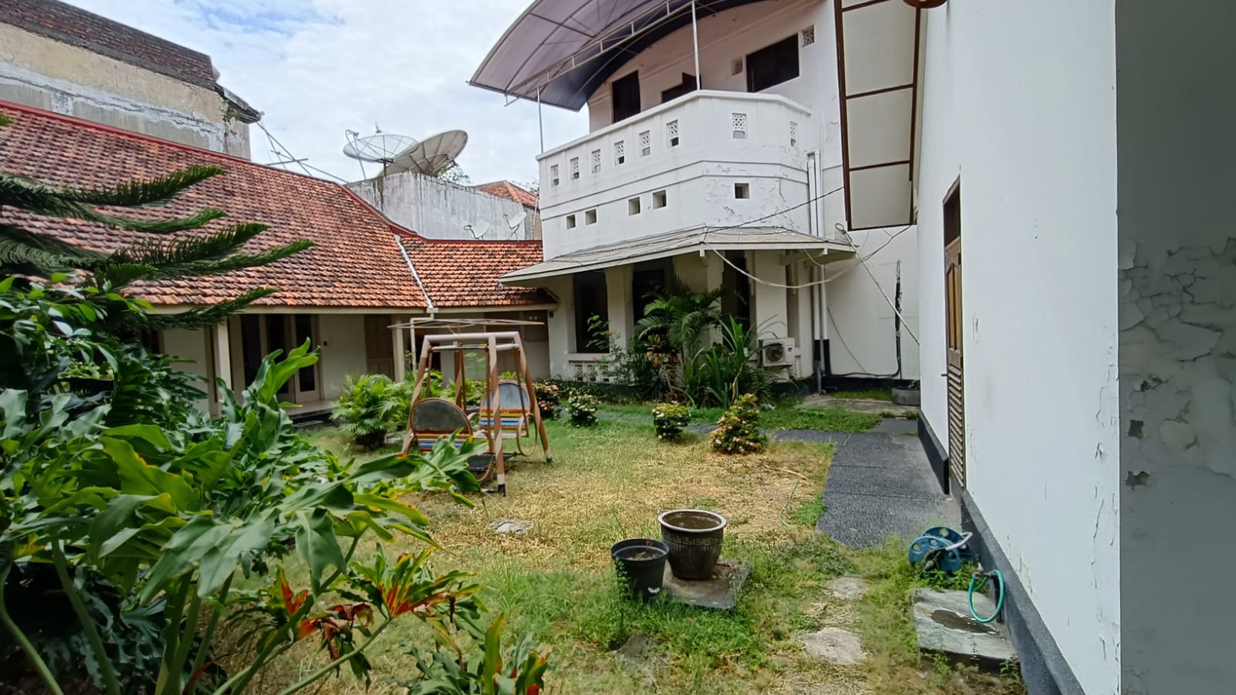 Dutch Herritage House nol jalan raya Darmo Surabaya Strategis