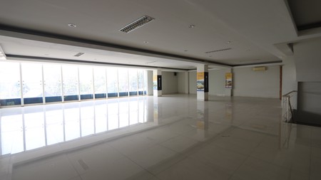 Office Building Eks Showroom Siap Pakai di Pancoran Mas, Depok