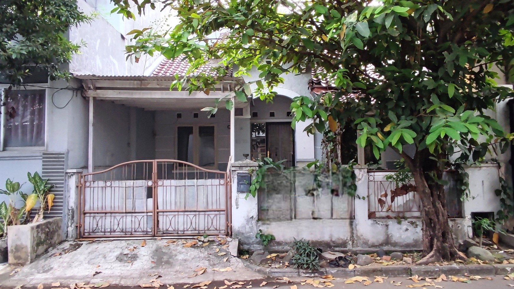 Termurah. Rumah hitung tanah Regensi Melati Mas, Serpong