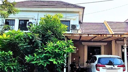 Rumah High Ceiling Memberikan Kesejukan Alami Di Lembah Hijau