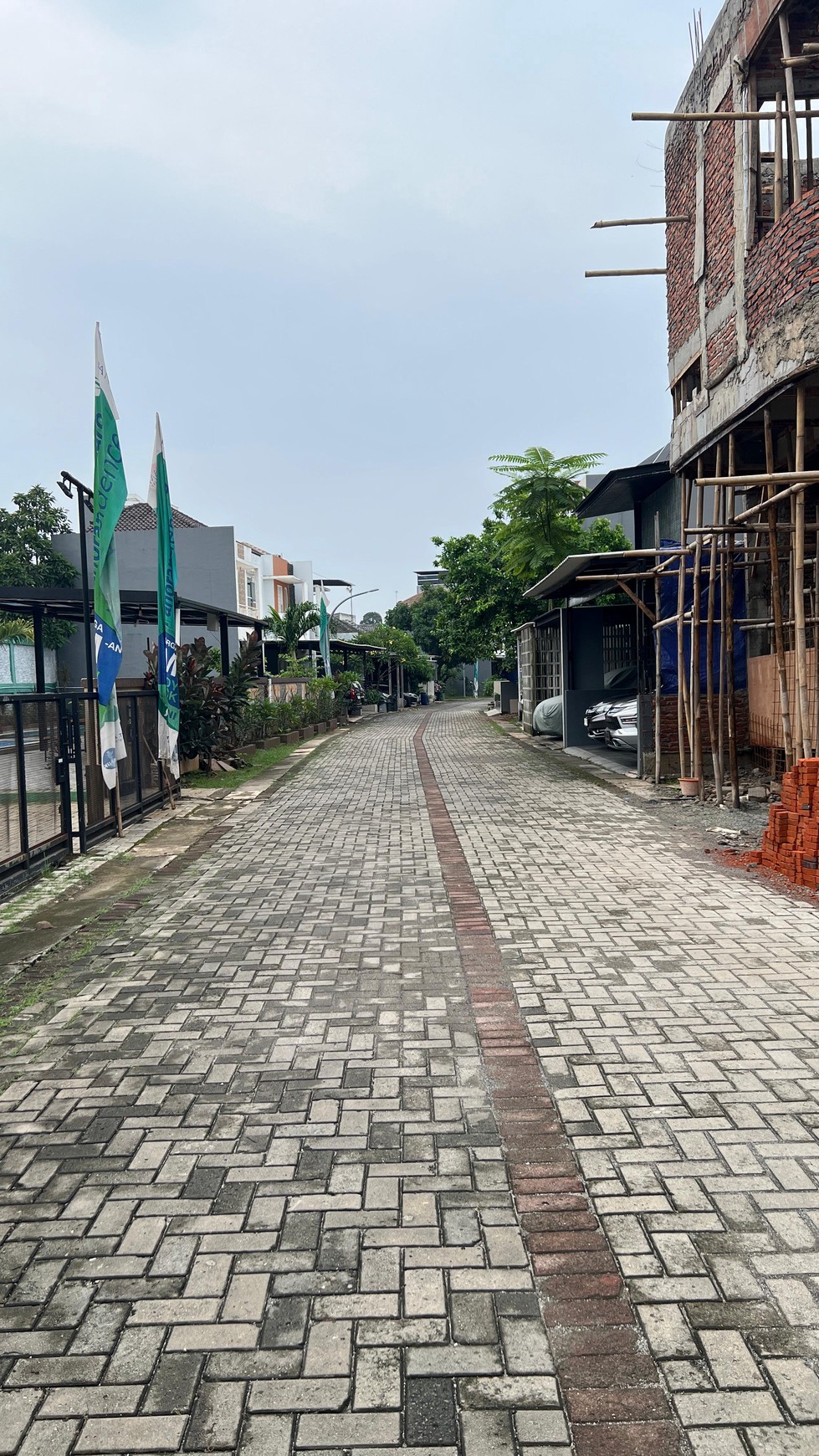 Rumah minimalis, bagus, dengan fasilitas club house dalam cluster siap huni di Ciputat