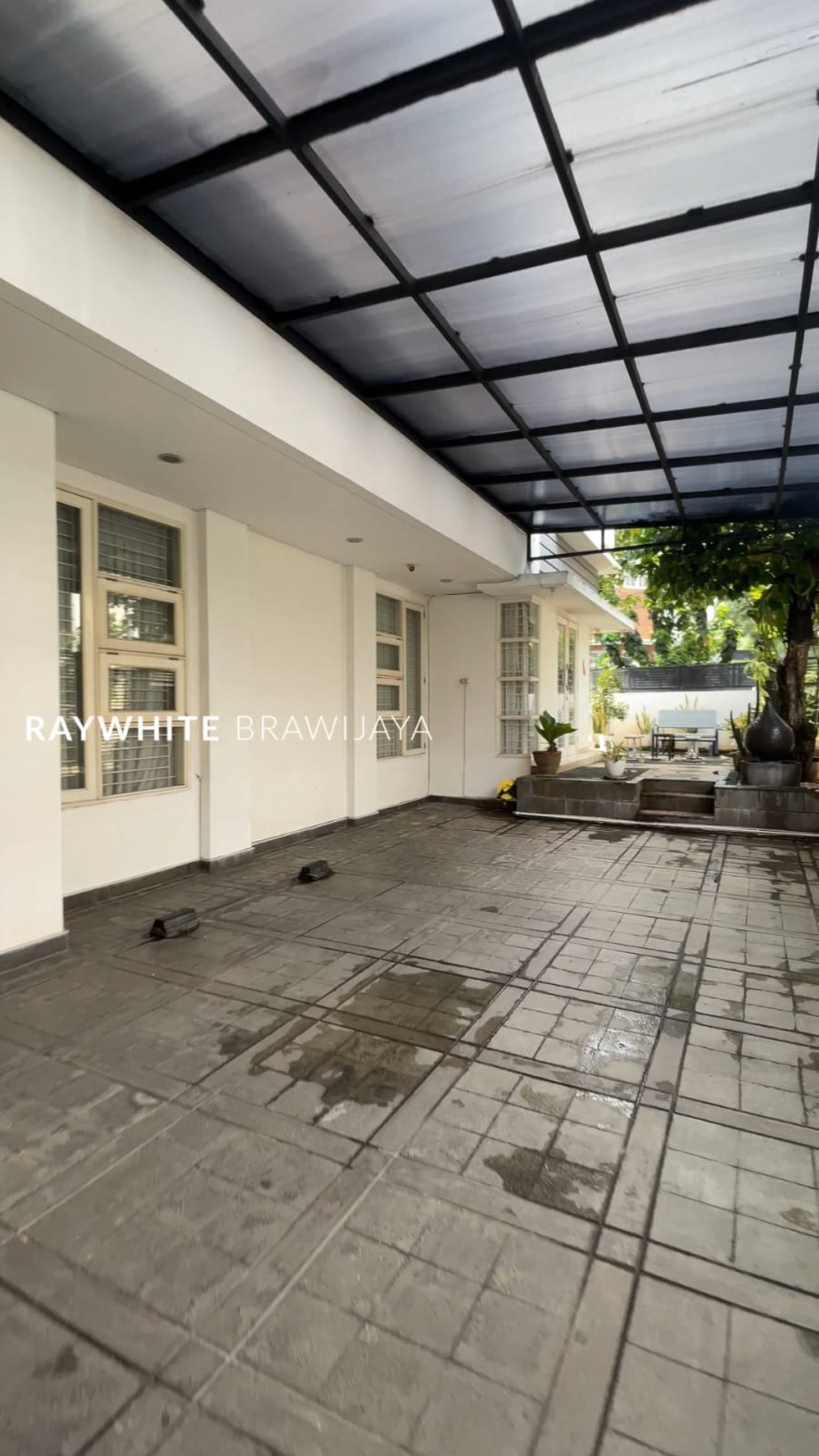 Turun Harga - Rumah Bangunan 3 Lantai Area Pondok Indah