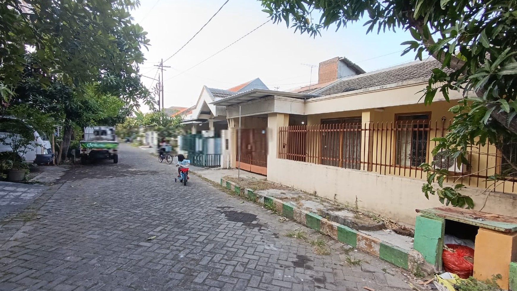 Jual Rumah Minimalis 3 Kamar di Rungkut: Luas 140m&#xb2;, SHM dan IMB Lengkap