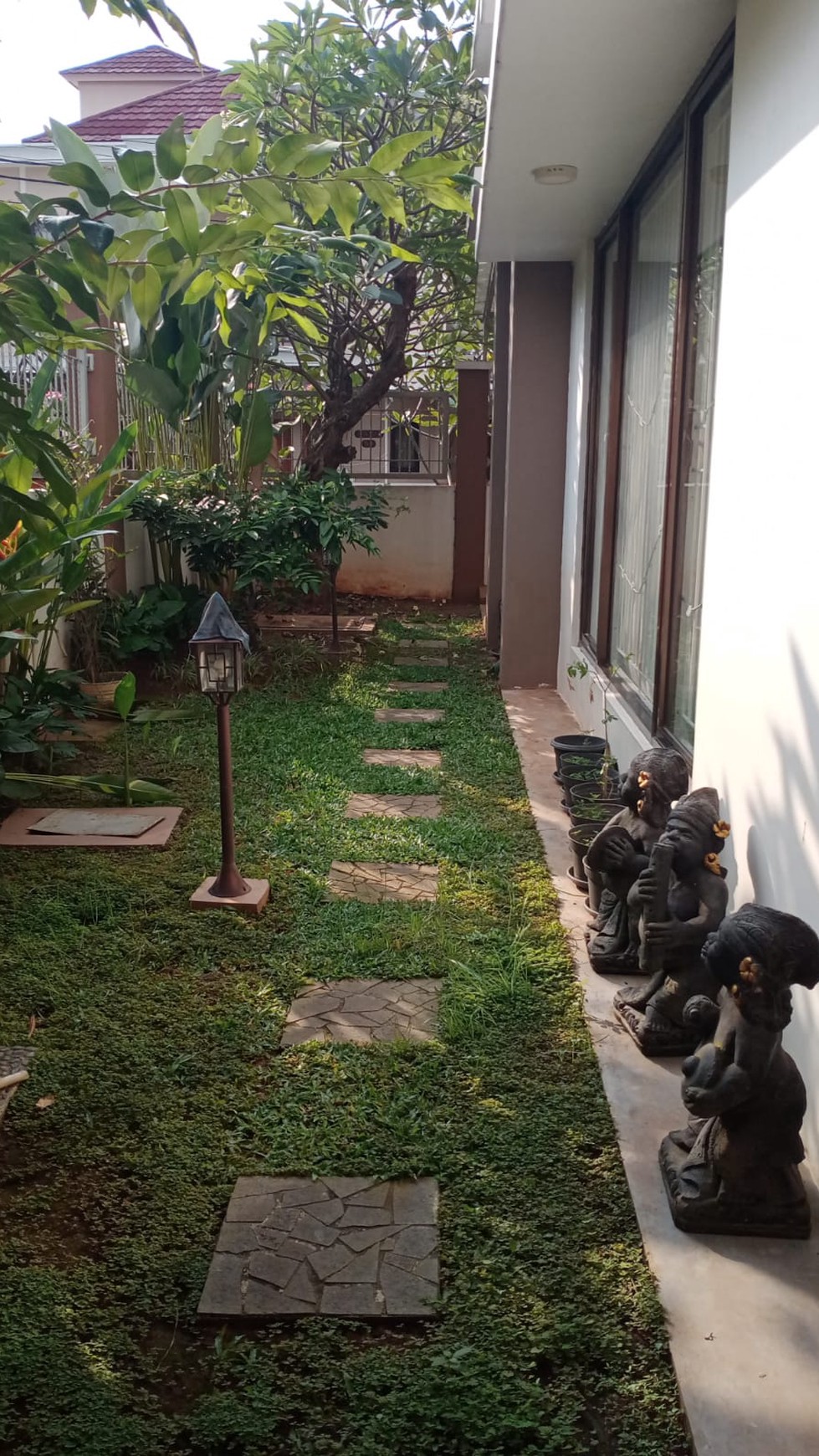 Dijual Rumah Lux Hook di Perkici Bintaro Sektor 5, Bintaro Jaya.