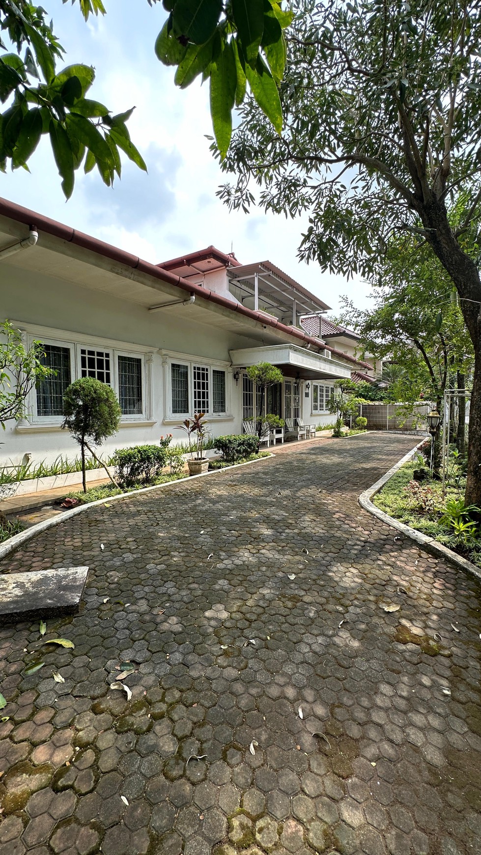 Rumah Cantik Mewah Dalam Komplek di Lebak Bulus