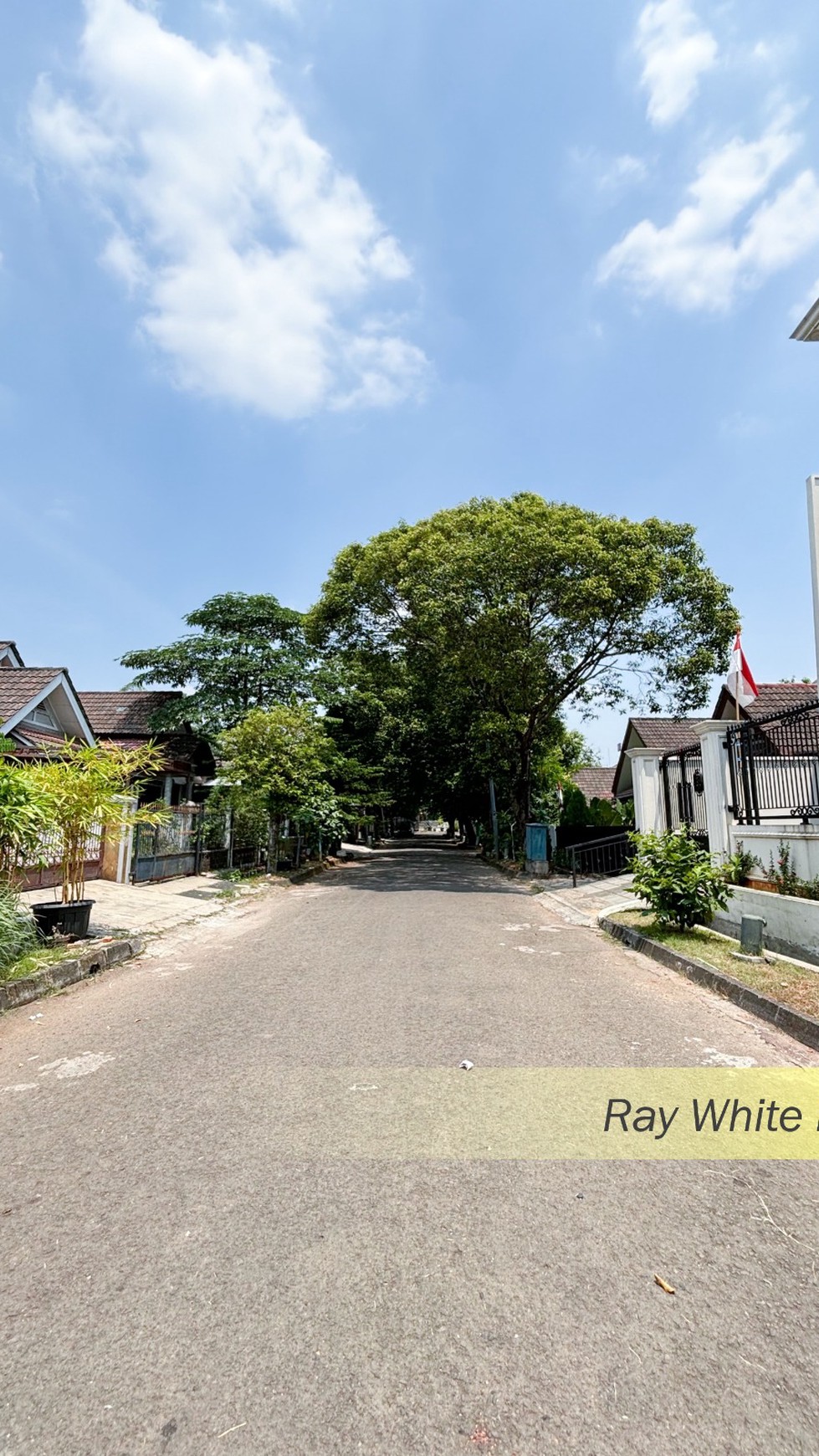 RUMAH TUA HITUNG TANAH DALAM KOMPLEK GIRILOKA BSD CITY, TANGERANG SELATAN #CHWW