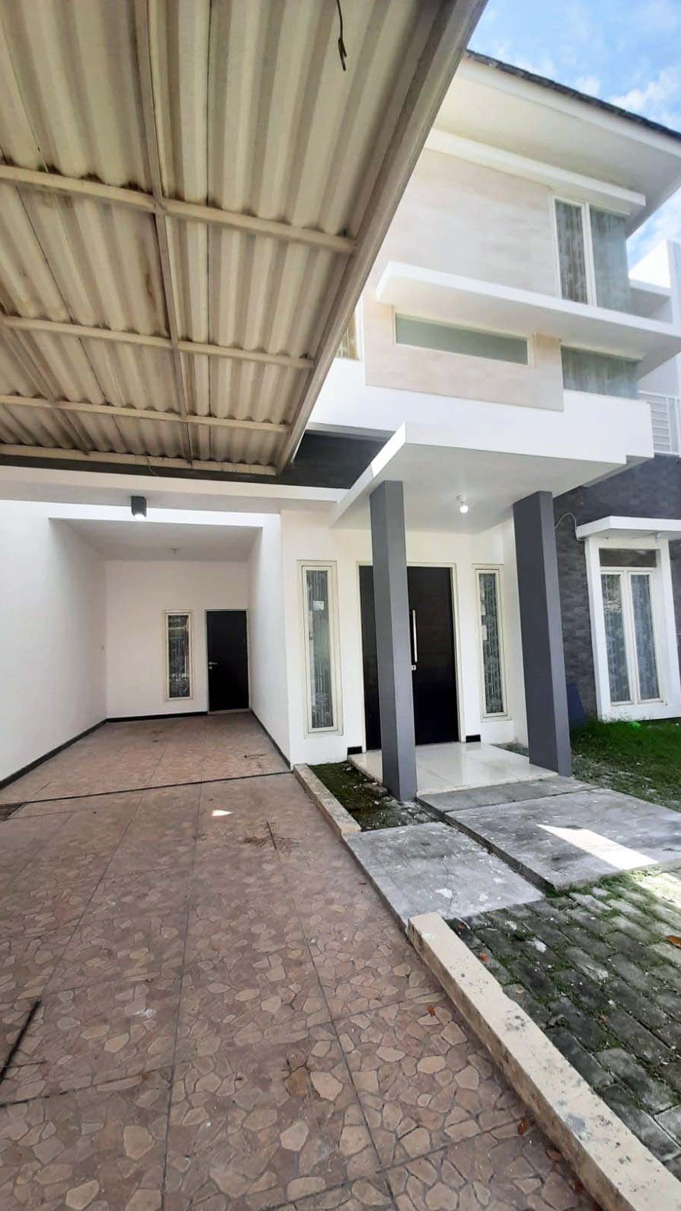 Rumah di Taman Rivera Regency Rungkut Surabaya Timur, 2 Lantai, Minimalis, Bagus + Terawat, Siap Huni !!