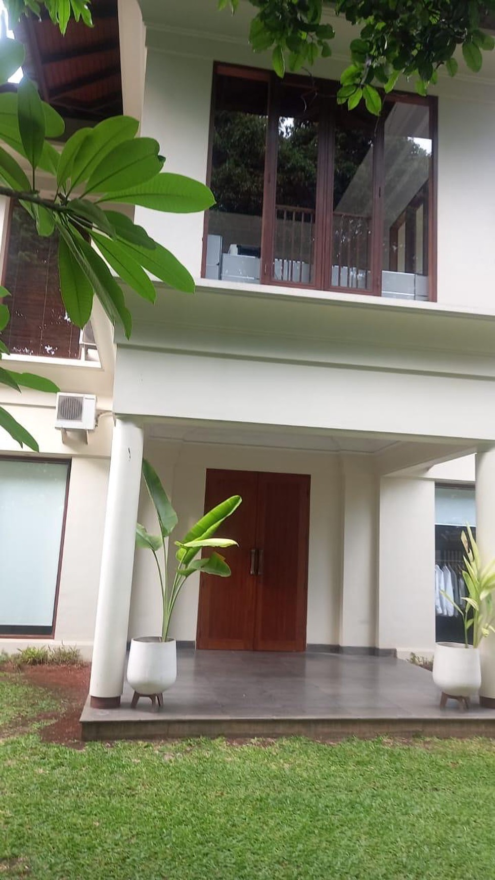 Modern tropical house in kemang dalam area, jakarta selatan