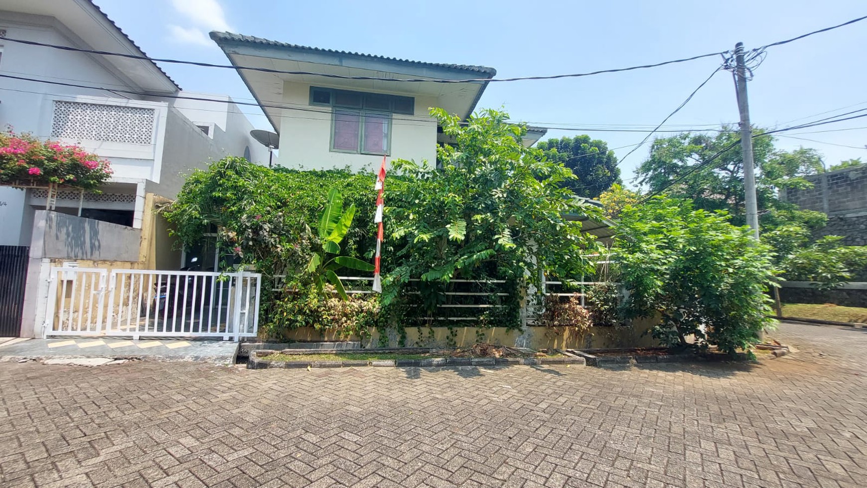 Rumah bagus, 2 lantai, lokasi dalam Cluster keamanan 24 jam di Bintaro