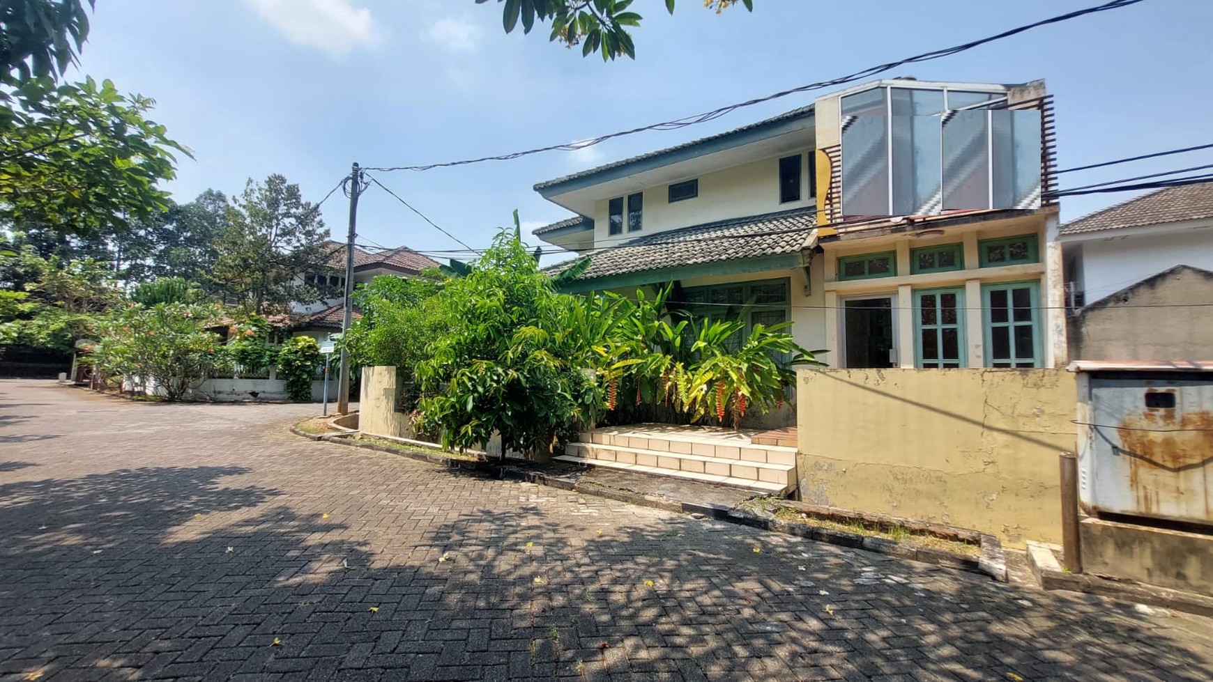 Rumah bagus, 2 lantai, lokasi dalam Cluster keamanan 24 jam di Bintaro