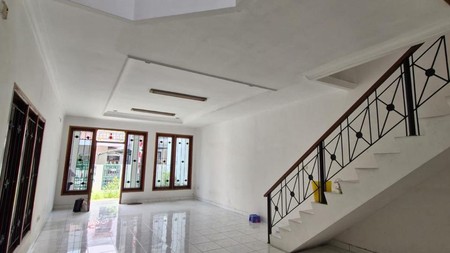 Rumah siap huni, tenang dan strategis di  Jl. Delta Sari Radio Dalam, Gandaria Utara, Jakarta Selatan. Cocok untuk tempat tinggal ataupun kost.