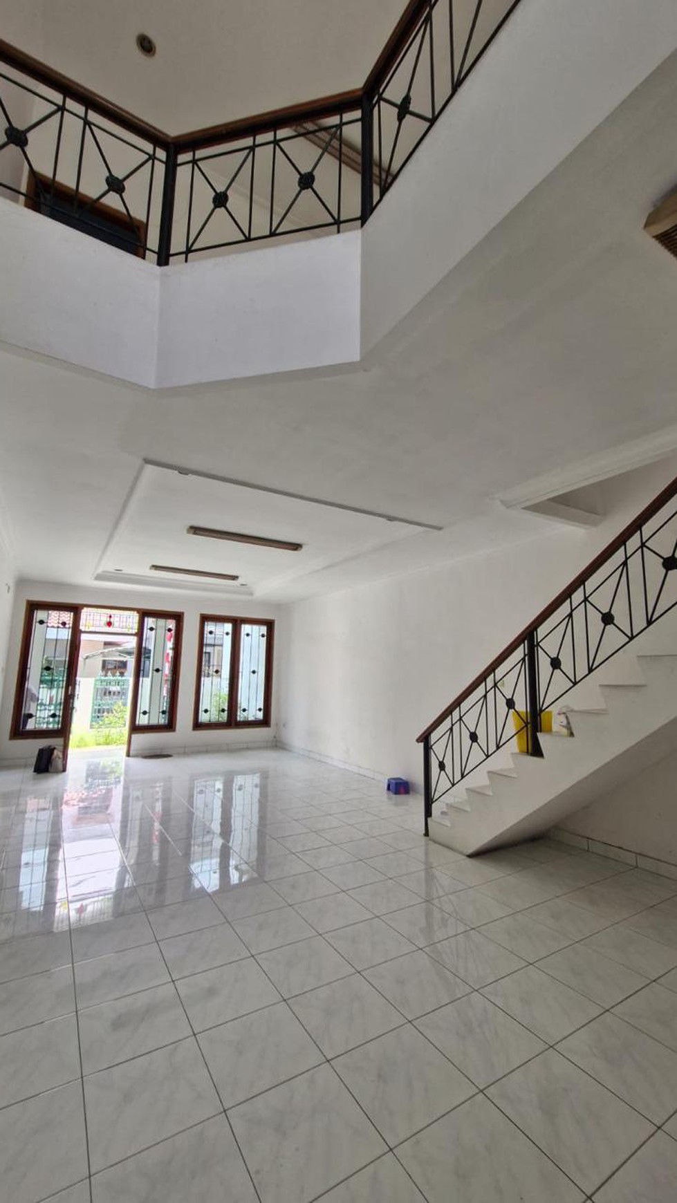 Rumah siap huni, tenang dan strategis di  Jl. Delta Sari Radio Dalam, Gandaria Utara, Jakarta Selatan. Cocok untuk tempat tinggal ataupun kost.