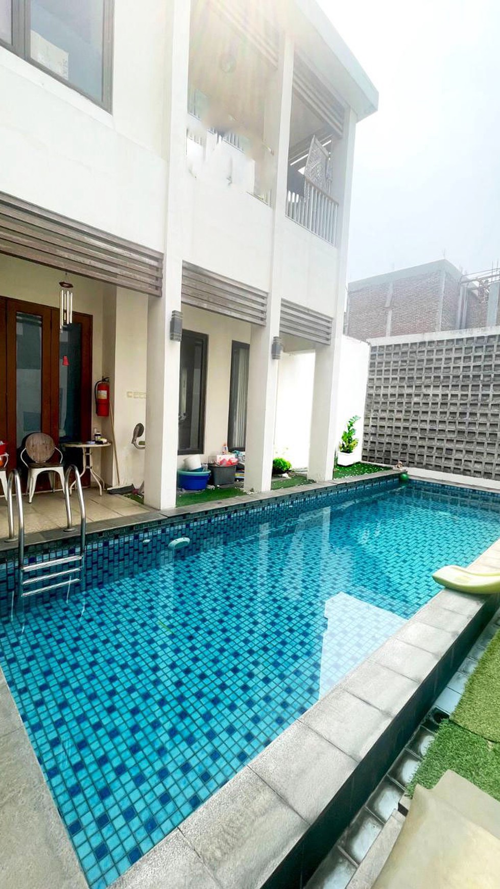 Rumah di Kebayoran Bintaro, hoek sudah renov, dgn pool di Bintaro Sektor 7