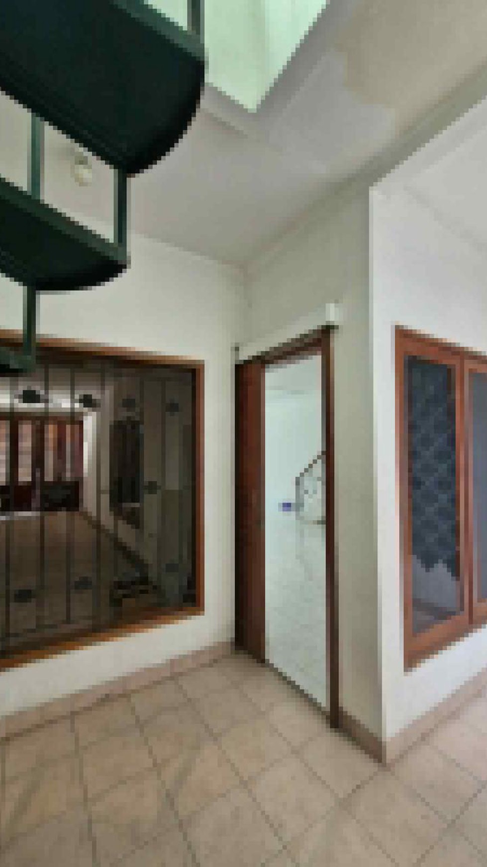 Di Jual Rumah siap huni, tenang dan strategis di  Jl. Delta Sari Radio Dalam, Gandaria Utara, Jakarta Selatan. Cocok untuk tempat tinggal ataupun kost.