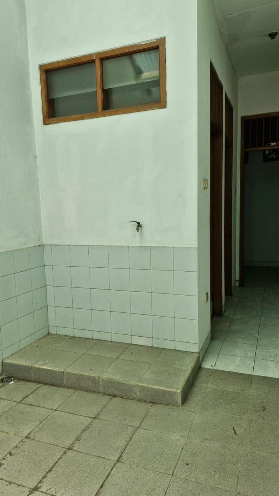 Di Jual Rumah siap huni, tenang dan strategis di  Jl. Delta Sari Radio Dalam, Gandaria Utara, Jakarta Selatan. Cocok untuk tempat tinggal ataupun kost.