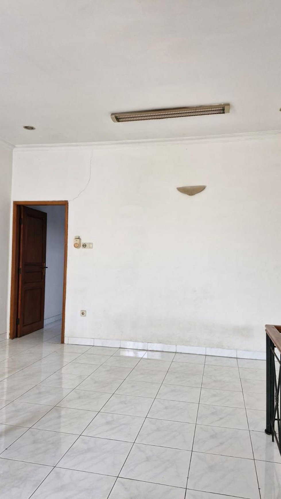 Di Jual Rumah siap huni, tenang dan strategis di  Jl. Delta Sari Radio Dalam, Gandaria Utara, Jakarta Selatan. Cocok untuk tempat tinggal ataupun kost.