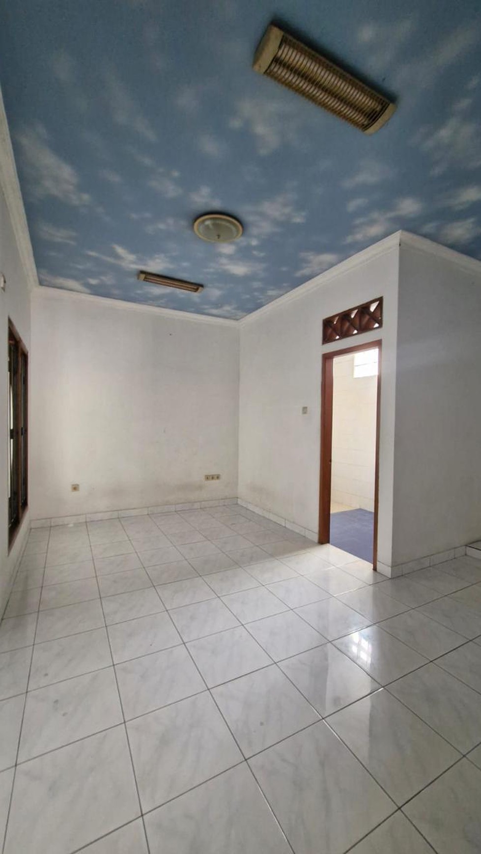 Di Jual Rumah siap huni, tenang dan strategis di  Jl. Delta Sari Radio Dalam, Gandaria Utara, Jakarta Selatan. Cocok untuk tempat tinggal ataupun kost.