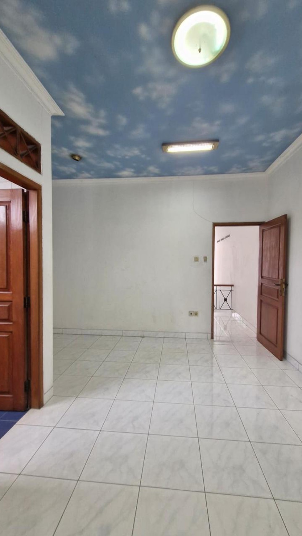 Di Jual Rumah siap huni, tenang dan strategis di  Jl. Delta Sari Radio Dalam, Gandaria Utara, Jakarta Selatan. Cocok untuk tempat tinggal ataupun kost.