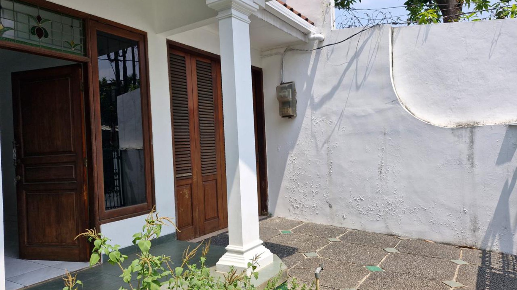 Di Jual Rumah siap huni, tenang dan strategis di  Jl. Delta Sari Radio Dalam, Gandaria Utara, Jakarta Selatan. Cocok untuk tempat tinggal ataupun kost.