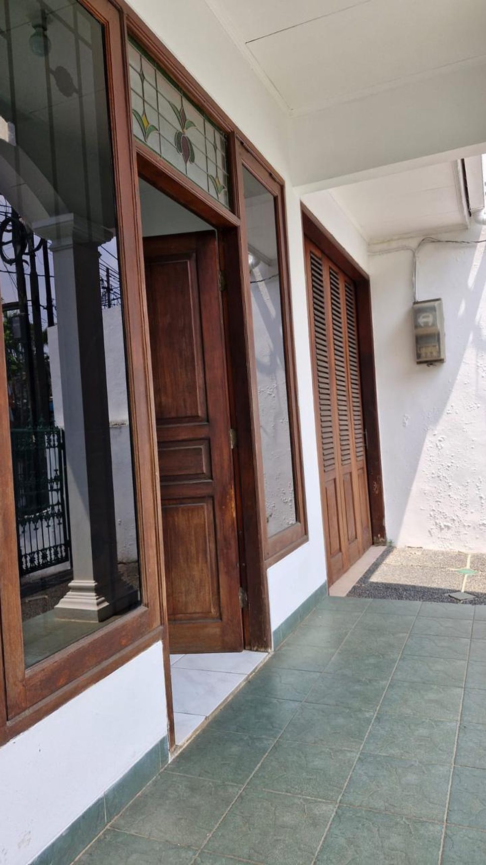 Di Jual Rumah siap huni, tenang dan strategis di  Jl. Delta Sari Radio Dalam, Gandaria Utara, Jakarta Selatan. Cocok untuk tempat tinggal ataupun kost.