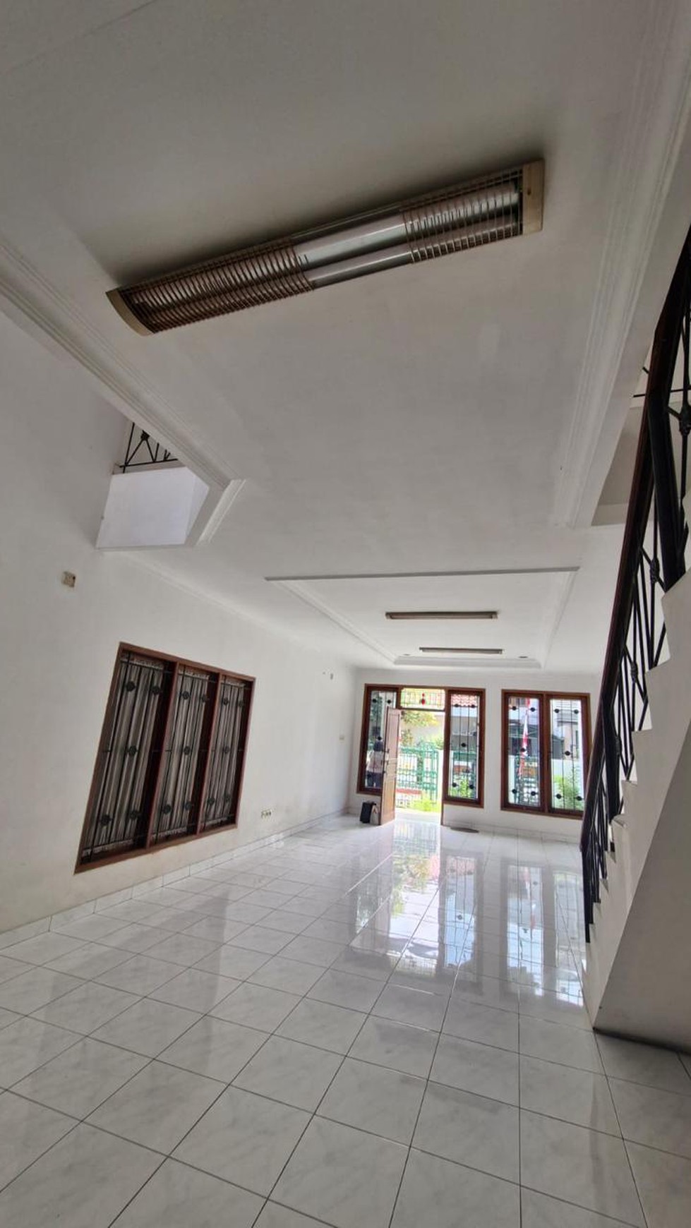 Di Jual Rumah siap huni, tenang dan strategis di  Jl. Delta Sari Radio Dalam, Gandaria Utara, Jakarta Selatan. Cocok untuk tempat tinggal ataupun kost.