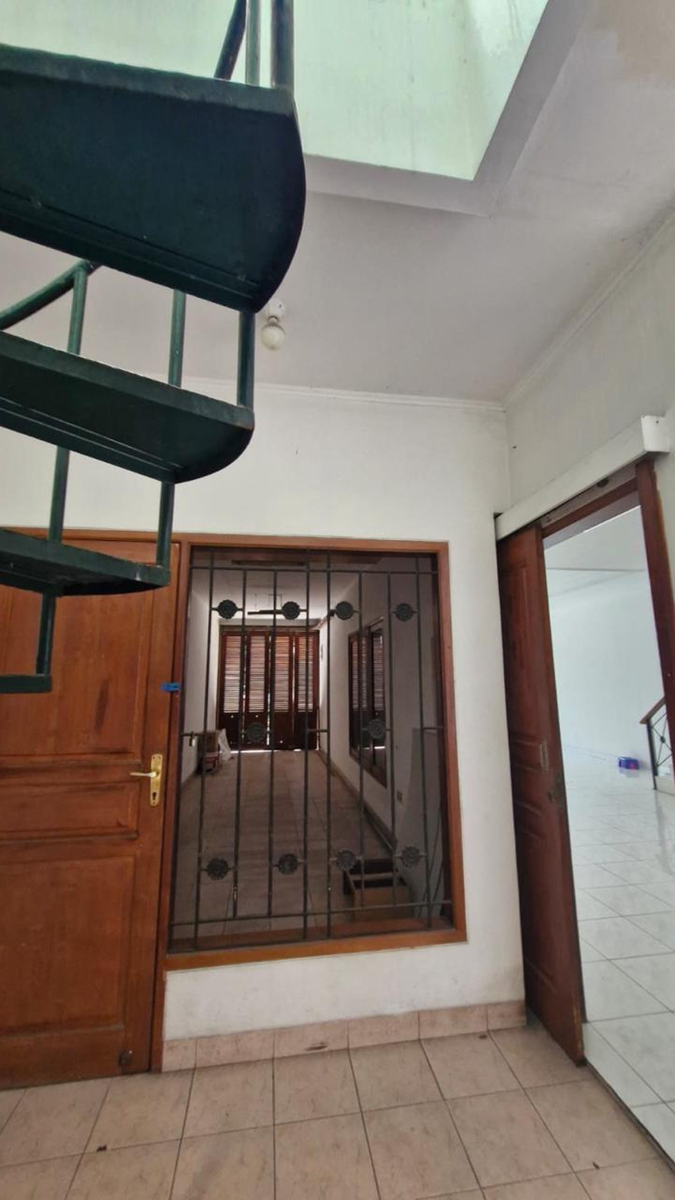 Di Jual Rumah siap huni, tenang dan strategis di  Jl. Delta Sari Radio Dalam, Gandaria Utara, Jakarta Selatan. Cocok untuk tempat tinggal ataupun kost.