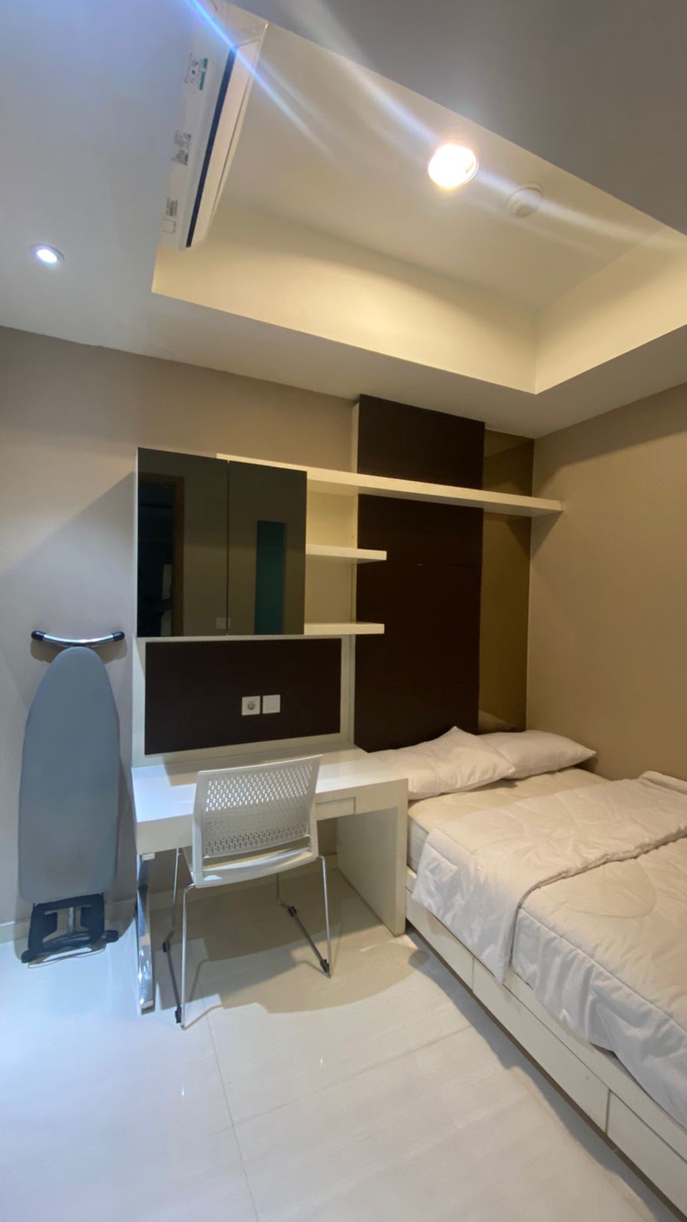 FOR SALE, APARTEMEN KEMANG VILLAGE TOWER INTERCON, Bagus, 2 BR, Full Furnished, Di Jalan Pangeran Antasari, Bangka Mampang Prapatan, Jakarta Selatan