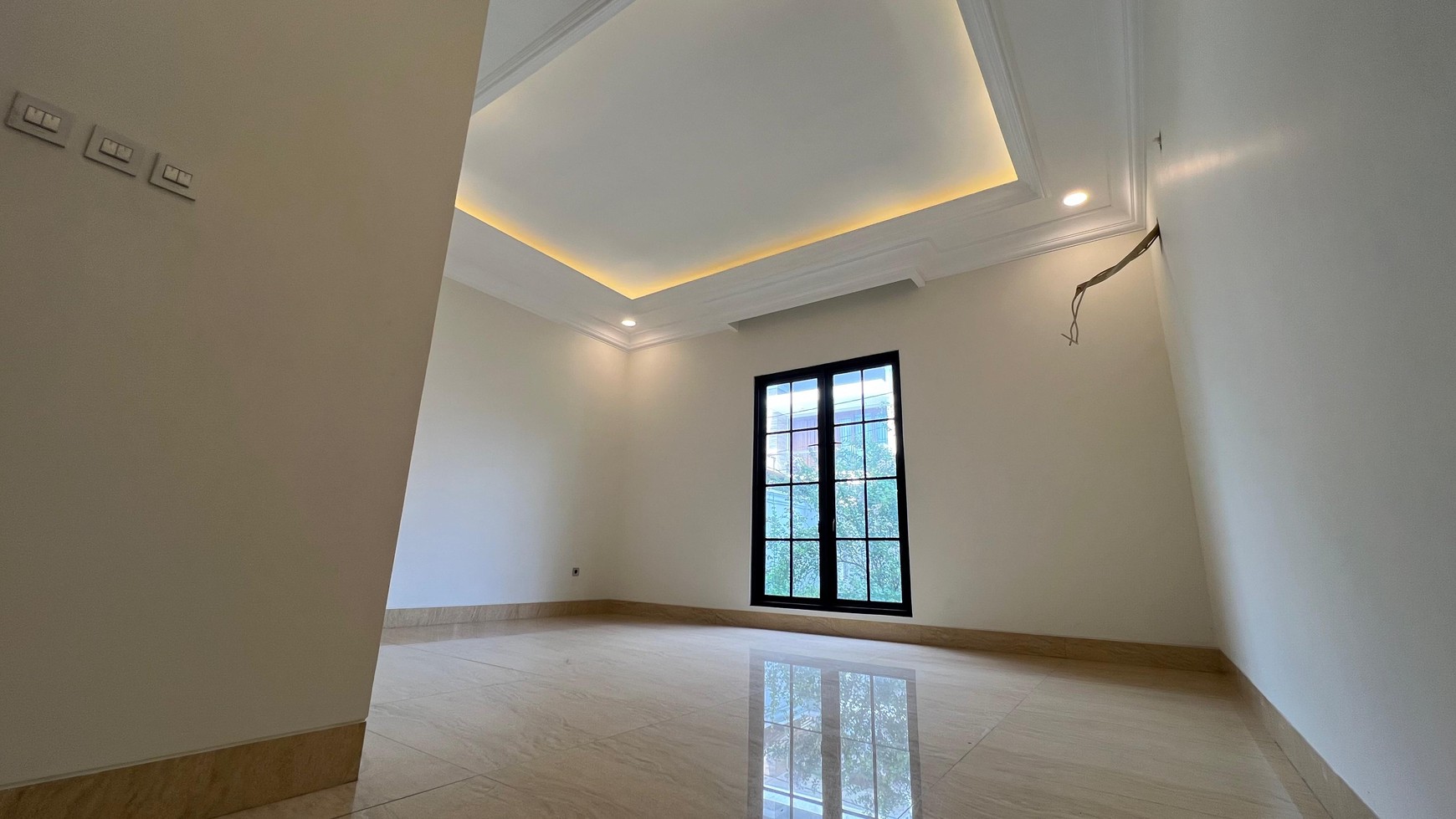 FOR SALE
Rumah 2 Lantai Baru, Sertifikat Hak Milik
Di Jalan H. Nawi Buntu, Kebayoran Baru Jakarta Selatan