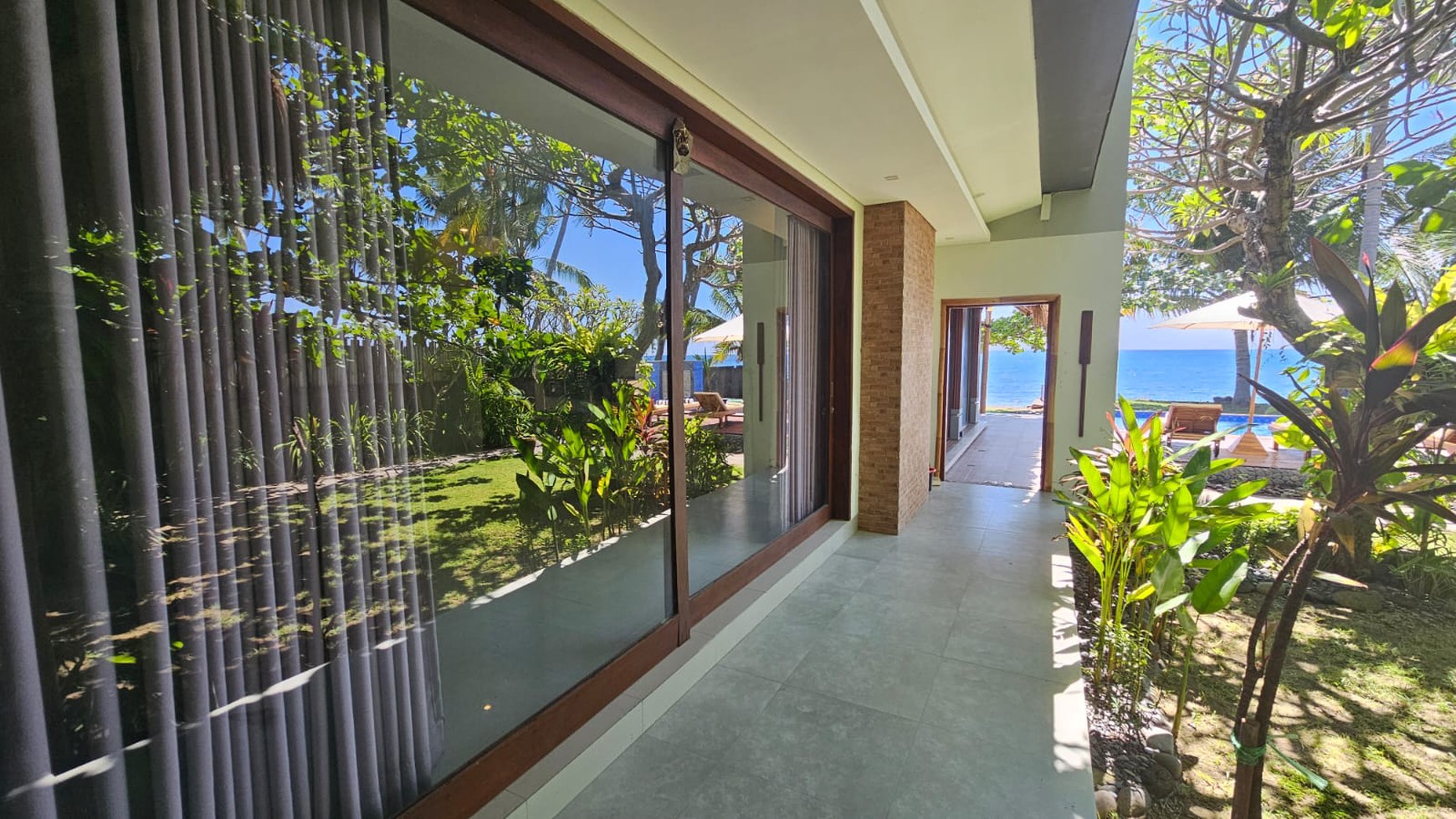 Cozy Coastal Living - 2 Bedroom Villa with Direct Ocean Views in North Bali