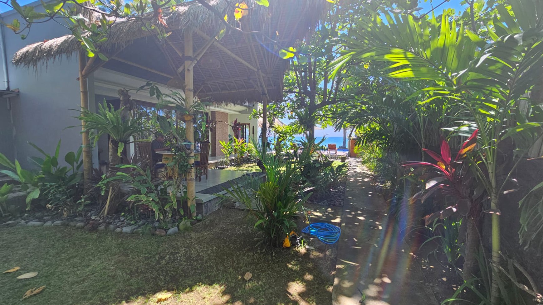 Cozy Coastal Living - 2 Bedroom Villa with Direct Ocean Views in North Bali