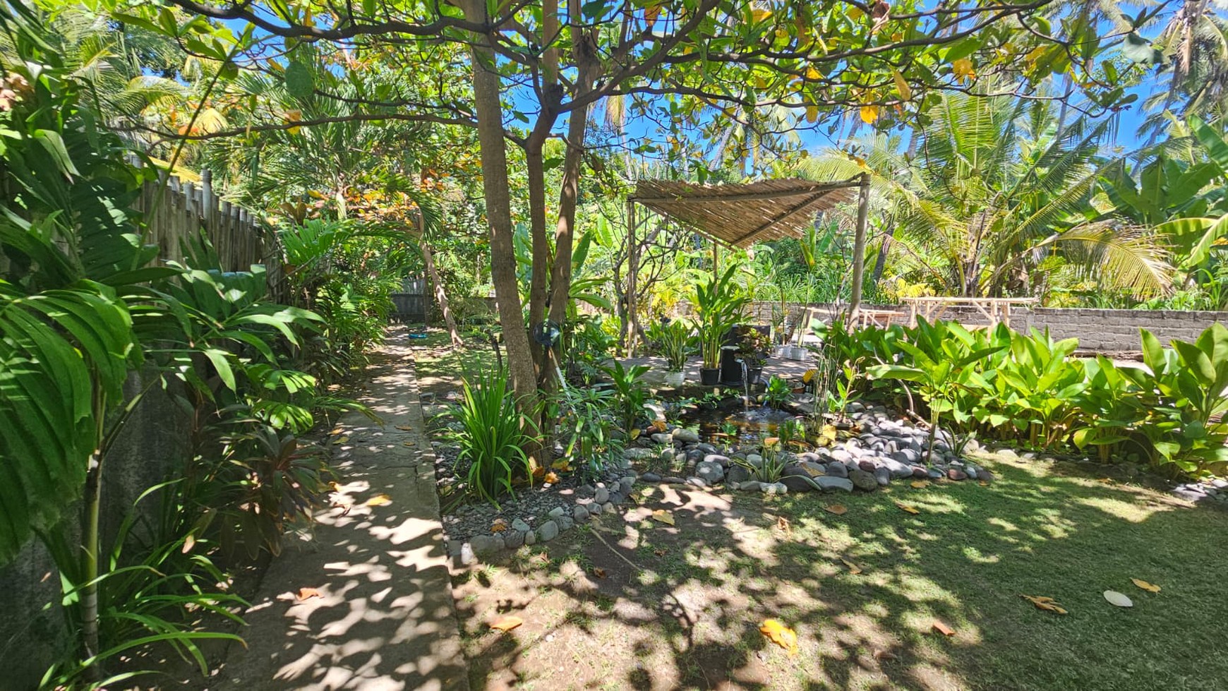 Cozy Coastal Living - 2 Bedroom Villa with Direct Ocean Views in North Bali