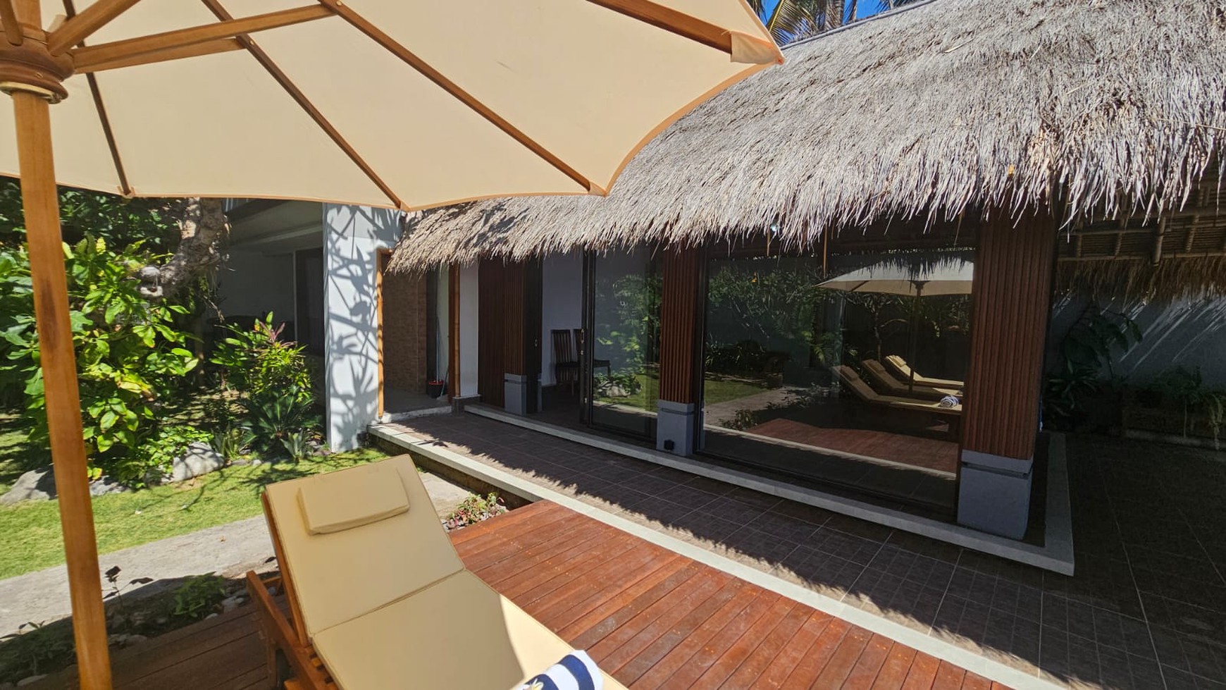 Cozy Coastal Living - 2 Bedroom Villa with Direct Ocean Views in North Bali