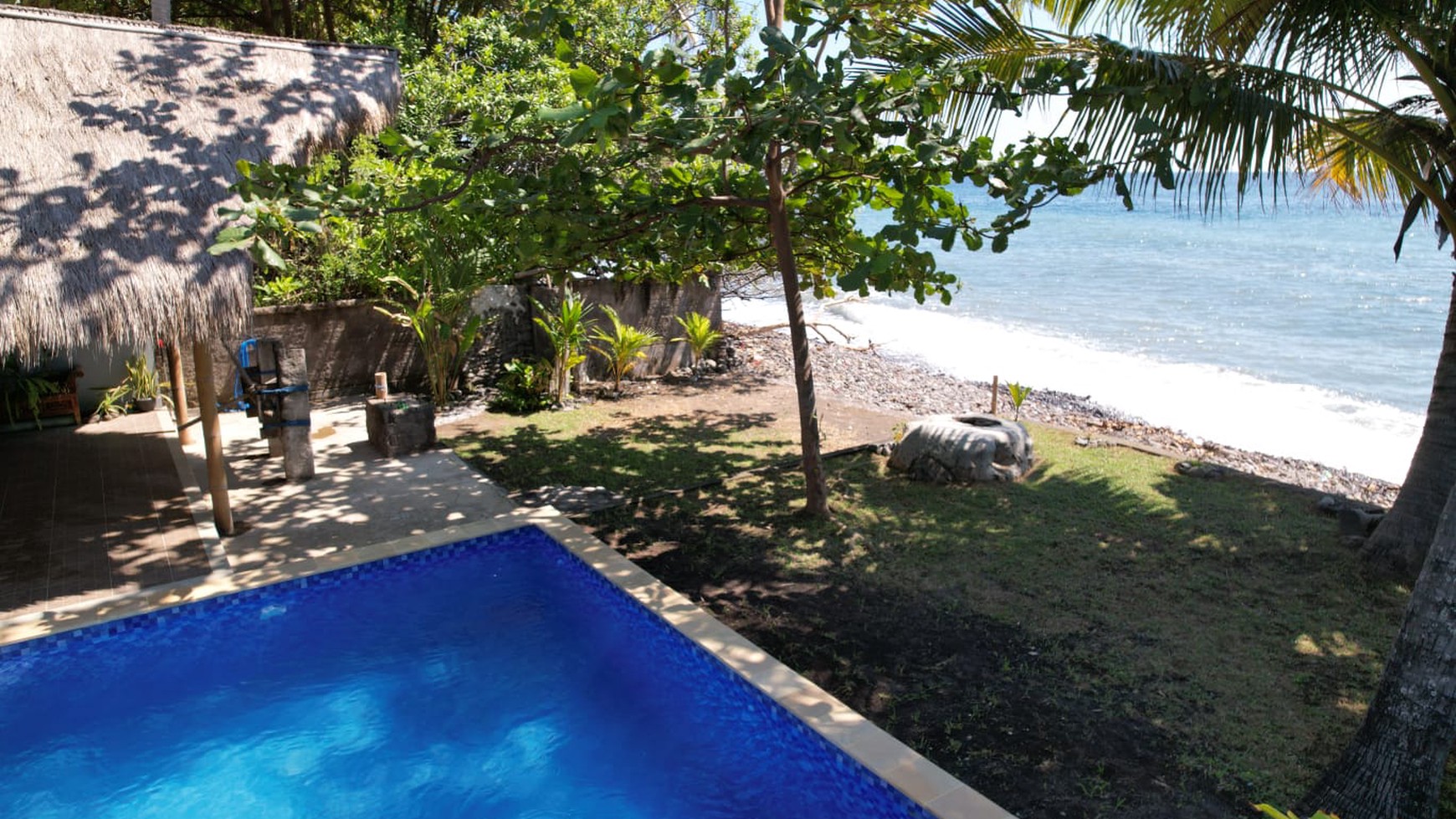 Cozy Coastal Living - 2 Bedroom Villa with Direct Ocean Views in North Bali