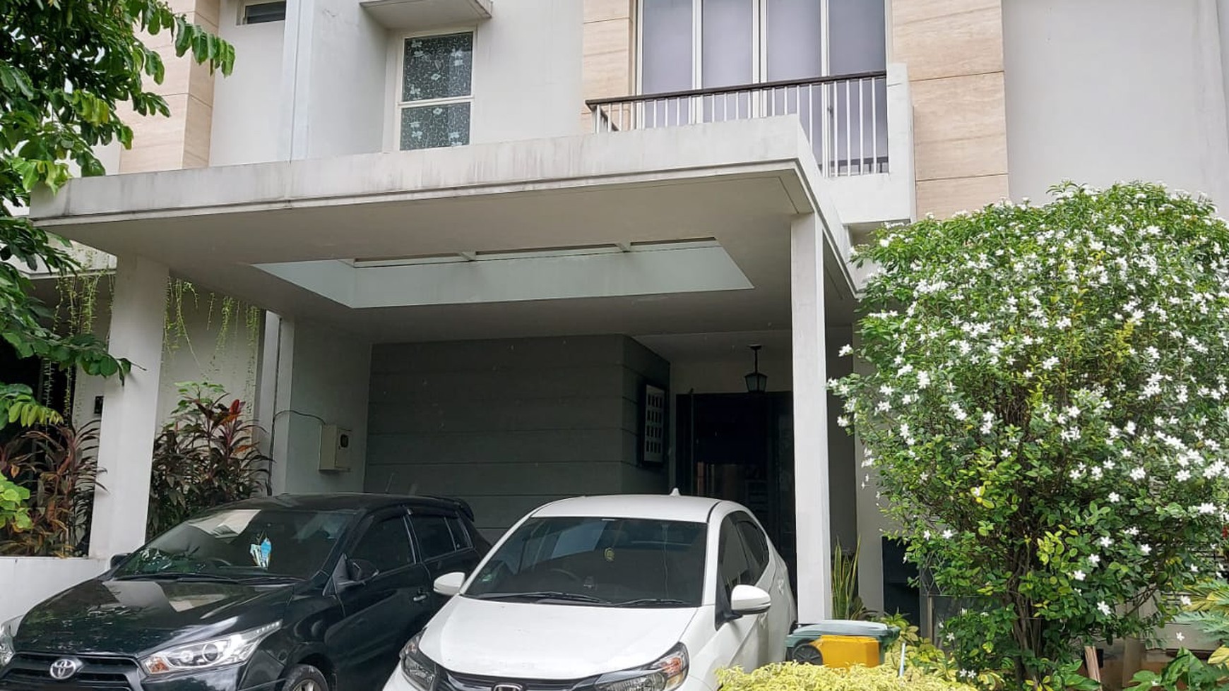 Rumah Minimalis di Lebak Bulus Dekat ke MRT, Semi Furnished