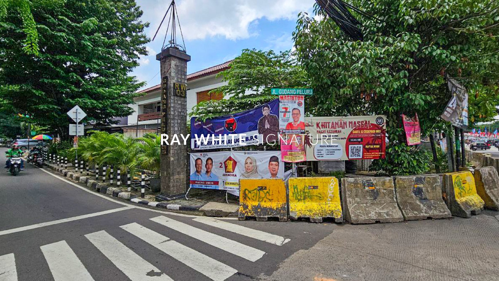 Dijual Rumah Hook Zona Komersil Lokasi Strategis Jalan Utama Abdullah Syafei 