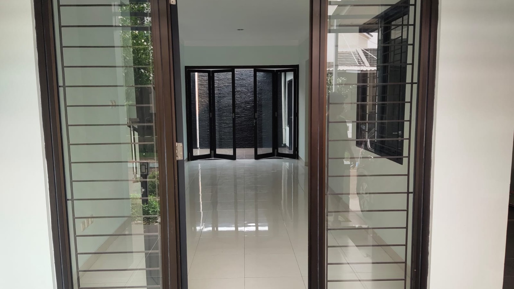 Rumah Graha Raya, Melia Cerone, Bintaro