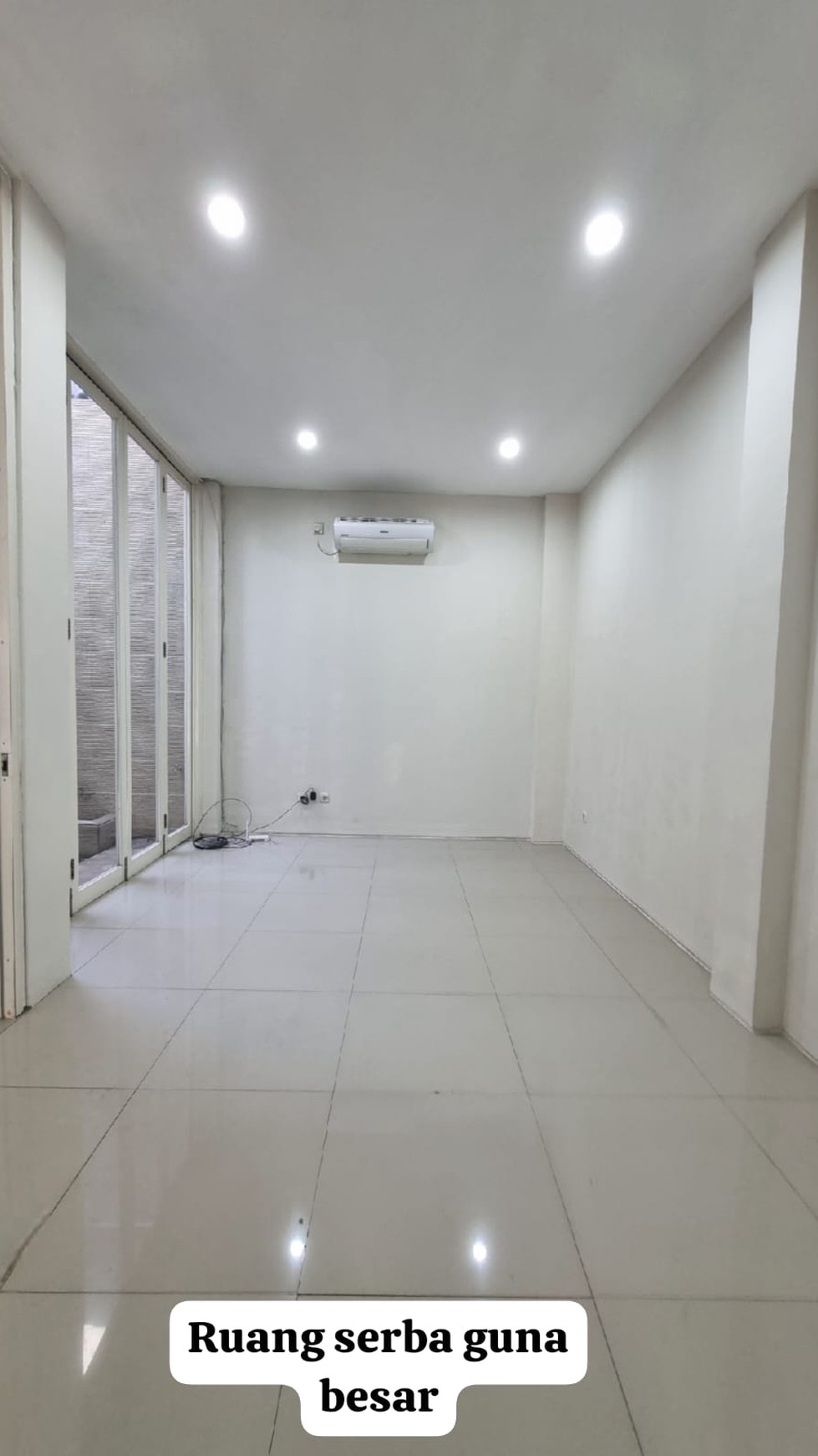 Disewakan Rumah Royal Residence cluster Buckingham Wiyung Surabaya SEMI Furnished Siap Huni