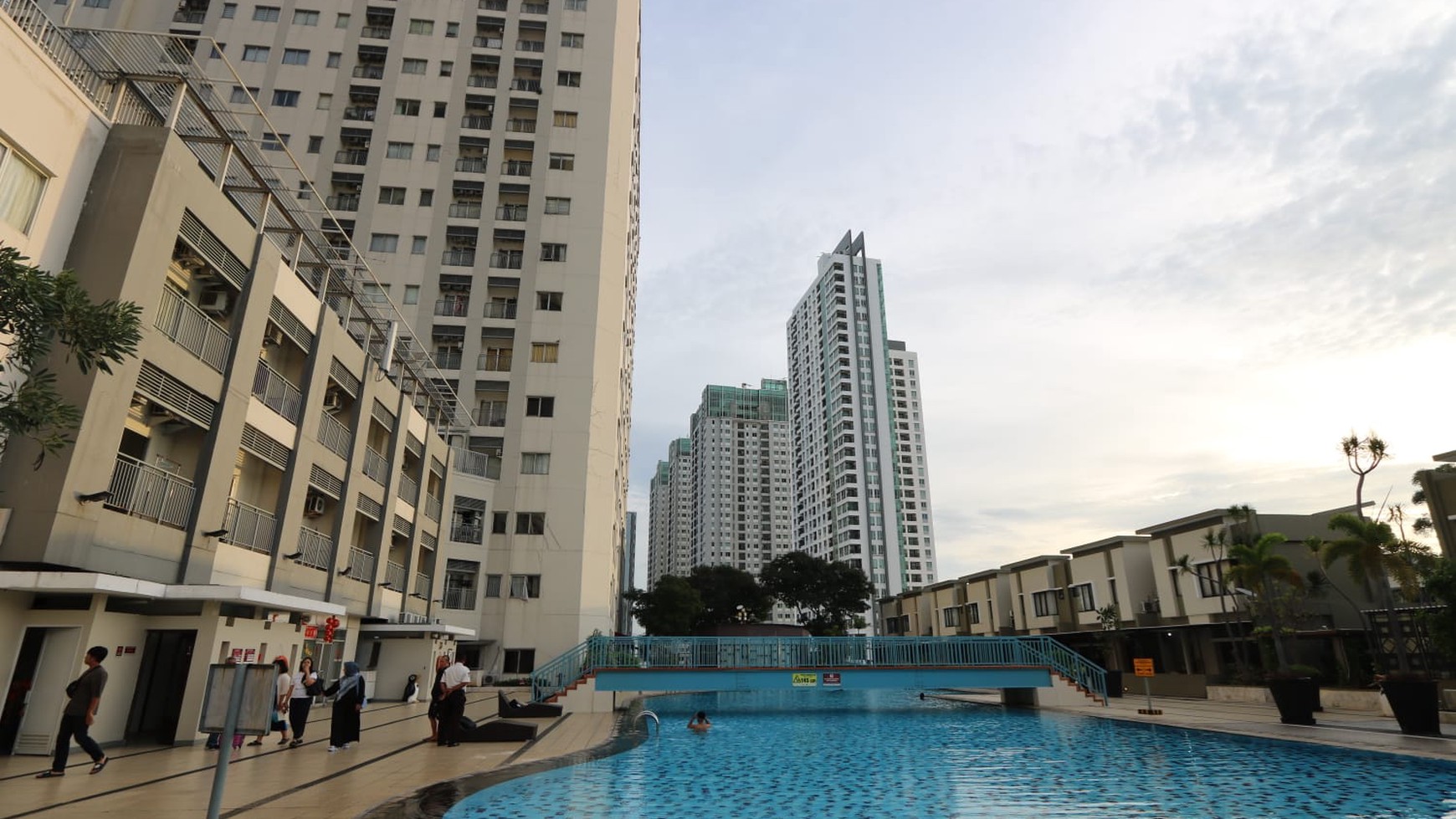 DIJUAL RUANG UNTUK USAHA 2 LANTAI DI APARTEMEN JAKARTA RESIDENCE  THAMRIN / Commercial Property FOR SALE