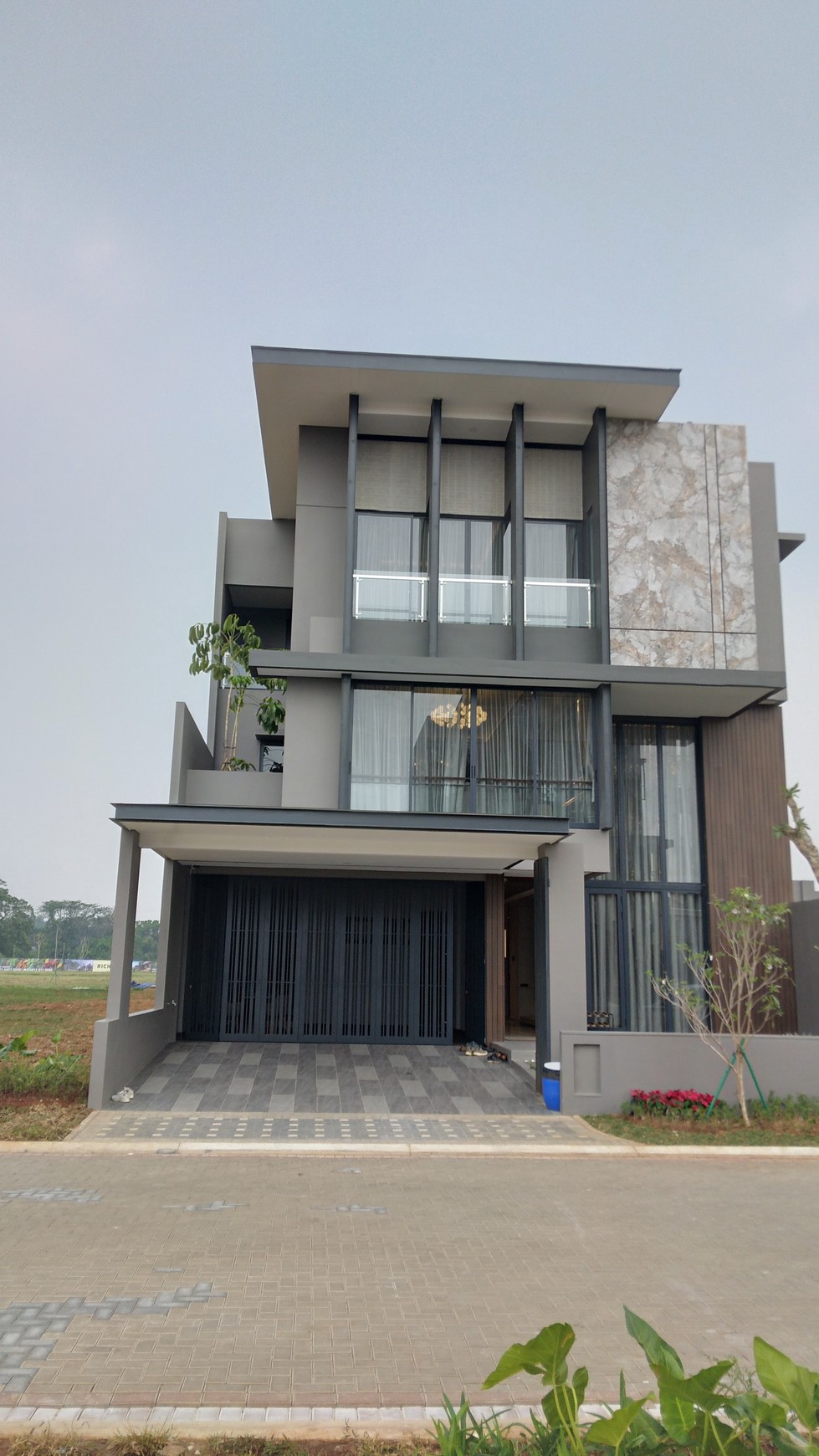 Rumah baru di kota Wisata cibubur mewah dan dekat mall