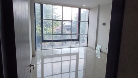 Ruko Cantik di Jl. Raya Kebayoran Lama